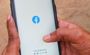 Facebook and Instagram have just logged people all over world out of their accounts